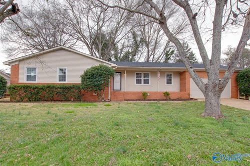 9802 Dolphin Dr Se, Huntsville, AL, 35802-3738 | Card Image