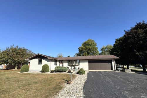 521 Howard Ct, Fairmount, IN, 46928-1332 | Card Image