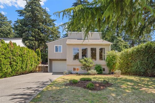 450 Terrahue Rd, Victoria, BC, V9C2B5 | Card Image
