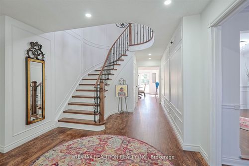 236 Mccaffrey Rd, Newmarket, ON, L3X1J3 | Card Image