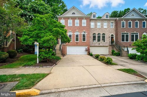 10189 Castlewood Ln, OAKTON, VA, 22124-3033 | Card Image