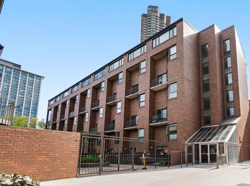 702-3700 N Lake Shore Dr, Chicago, IL, 60613-4230 | Card Image