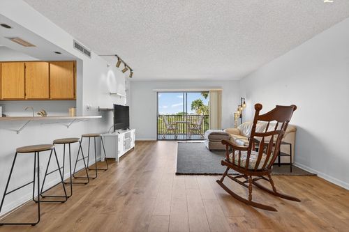 604-2205 S Cypress Bend Dr, Pompano Beach, FL, 33069-5638 | Card Image