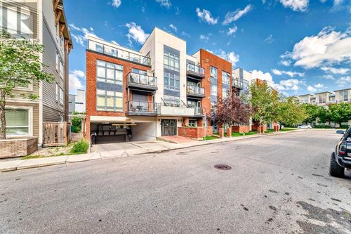 725 4 St Ne, Calgary, AB, T2E3S7 | Card Image