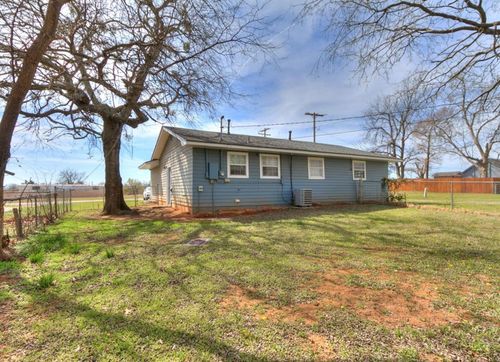 411 E Chestnut, Noble, OK, 73068-9603 | Card Image
