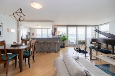 12C - 6145 N Sheridan Road, Condo with 2 bedrooms, 2 bathrooms and 1 parking in Chicago IL | Image 2