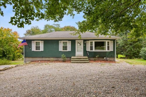 1189 Bark St, Swansea, MA, 02777-4826 | Card Image