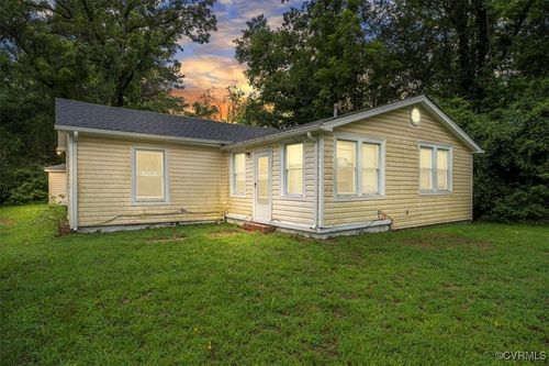 18415 James River Dr, DISPUTANTA, VA, 23842-9040 | Card Image