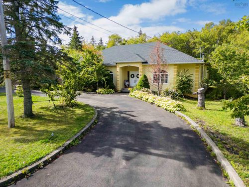 50 Carriage Hill Dr, Sydney, NS, B1S3L7 | Card Image