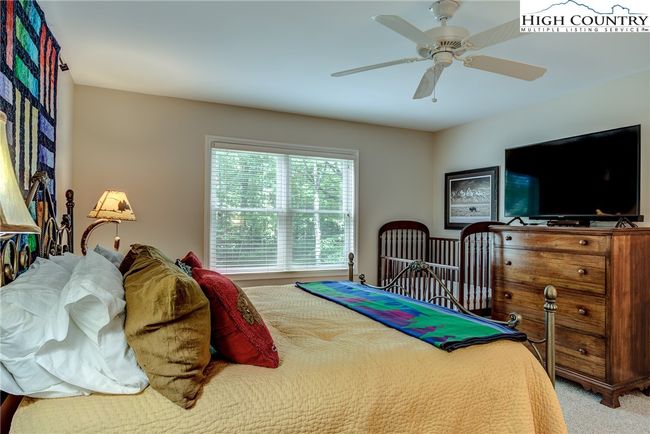 Large upstairs bedroom. | Image 33
