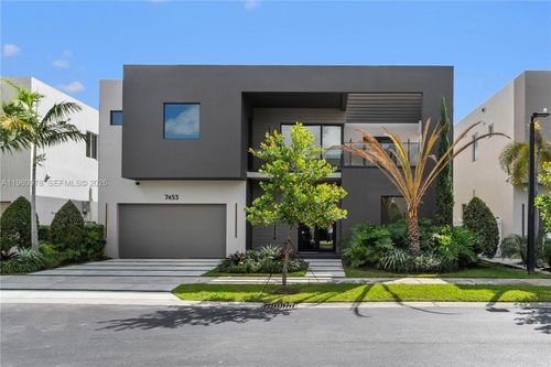 7453 Nw 100th Ct, Doral, FL, 33178-3434 | Card Image