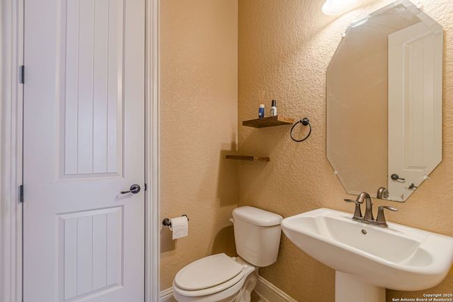 27038 Sable Run, House other with 5 bedrooms, 4 bathrooms and null parking in Boerne TX | Image 13