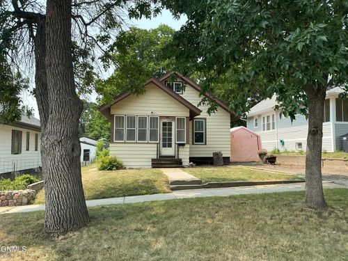 205 11th Avenue Nw, Mandan, ND, 58554 | Card Image