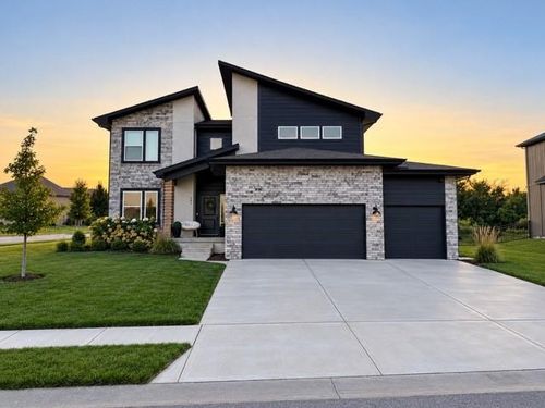801 Bridgeshire Dr, Raymore, MO, 64083-7121 | Card Image