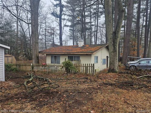 525 W Benway Rd, Sanford, MI, 48657-9303 | Card Image