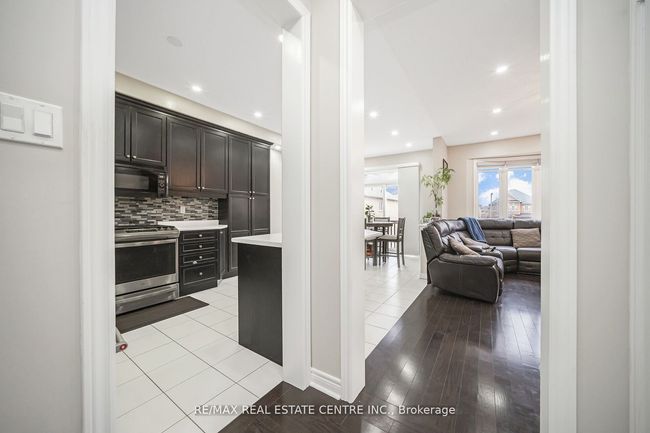 12 Torraville St, House other with 7 bedrooms, 6 bathrooms and 4 parking in Brampton ON | Image 14