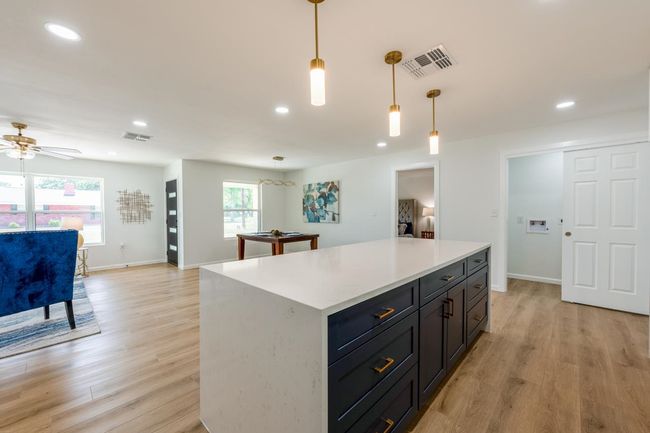 106 W Heron Dr, House other with 4 bedrooms, 3 bathrooms and null parking in Highland Haven TX | Image 11
