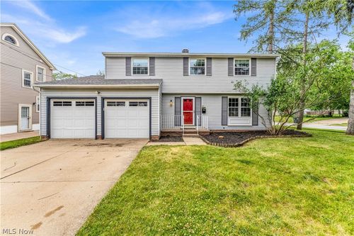 47 Southwick Dr, Bedford, OH, 44146-2621 | Card Image