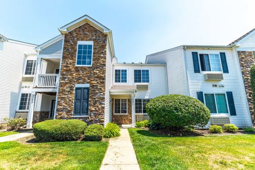 3-1521 Silverstone Dr, Carpentersville, IL, 60110-1190 | Card Image