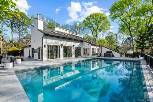 7 Midhampton Ct, Quogue, NY, 11959-4208 | Card Image