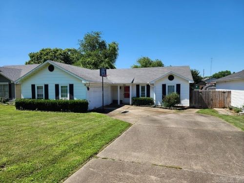 900 Edgewood Drive, Bryant, AR, 72022 | Card Image