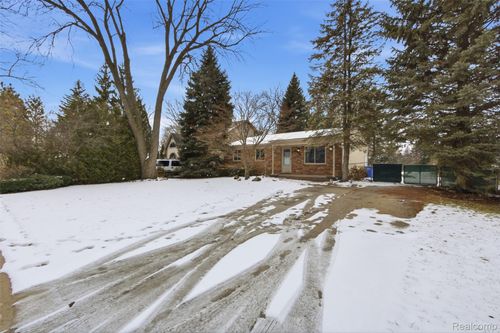 23315 Lawson Ave, Warren, MI, 48089-4484 | Card Image