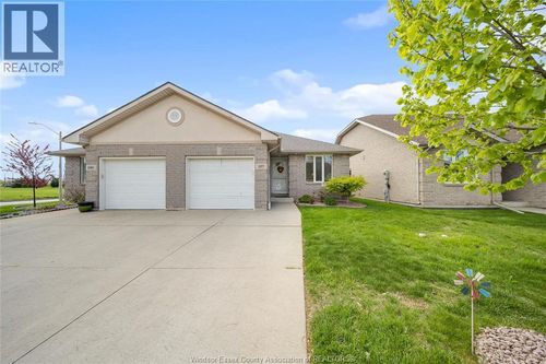 1977 Kirkland Ave, Windsor, ON, N8P1P7 | Card Image