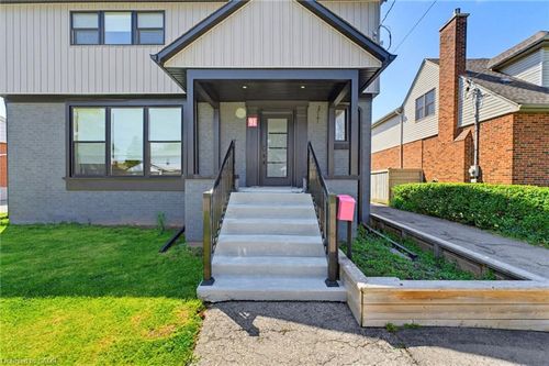 91 First St N, Stoney Creek, ON, L8G1Y2 | Card Image