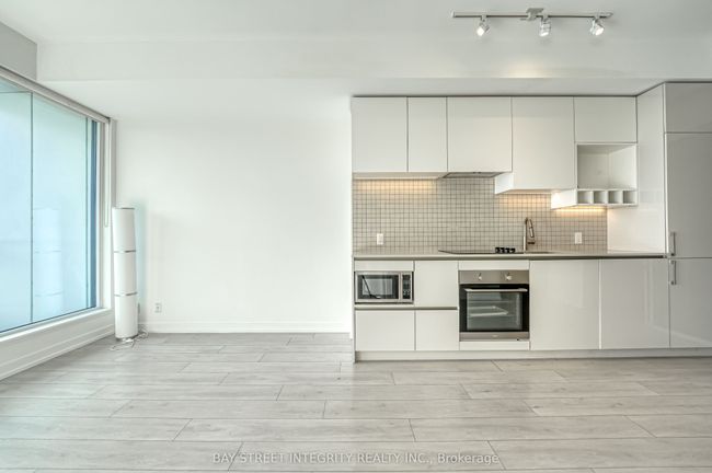 3205 - 5 Buttermill Ave, Condo with 2 bedrooms, 2 bathrooms and null parking in Vaughan ON | Image 6