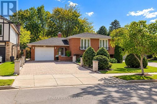 34 Glen Castle Drive, Hamilton (Stoney Creek), ON, L8G2Z4 | Card Image