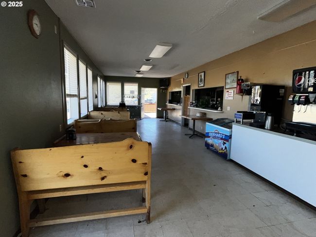 99 3 Rd St, House other with 1 bedrooms, 2 bathrooms and null parking in Maupin OR | Image 15