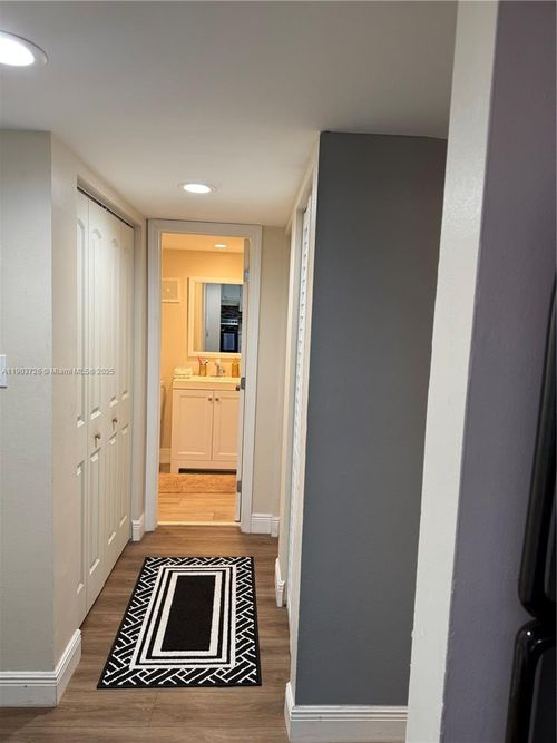 apt-412-3121 47th Ter, Lauderdale Lakes, FL, 33319-6629 | Card Image