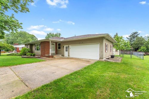 8318 Westwood St, Ida, MI, 48140-9704 | Card Image