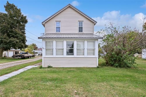 705 10th St, Belle Plaine, IA, 52208-1736 | Card Image