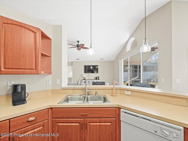 8484 Annapolis Rd, House other with 3 bedrooms, 2 bathrooms and null parking in SPRING HILL FL | Image 9