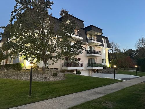 apt-305-18559 Escanaba Ct, Lansing, IL, 60438-2874 | Card Image