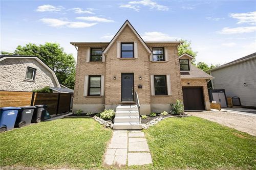 82 Galt St, Guelph, ON, N1H3G7 | Card Image