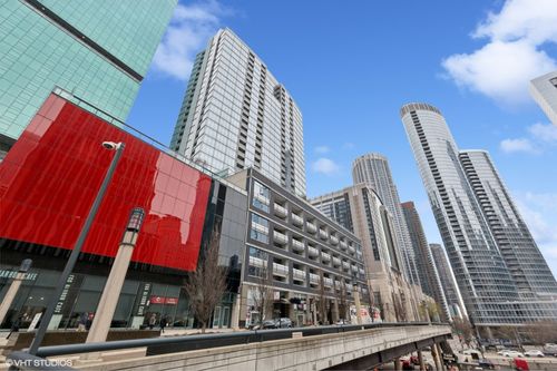 apt-402-240 Illinois St, Chicago, IL, 60611-5024 | Card Image