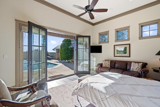 Guest or flex space opens to pool | Image 28