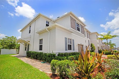 846 Se 19th St, Homestead, FL, 33034-5688 | Card Image