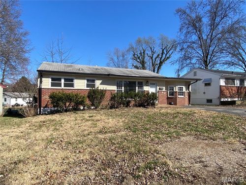 180 Clearview Dr, Florissant, MO, 63033-5815 | Card Image