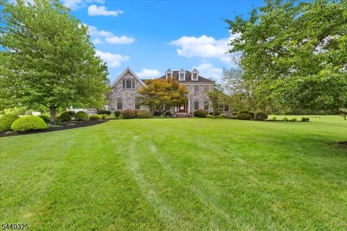 2 Scenic Hills Ct, BELLE MEAD, NJ, 08502-5138 | Card Image