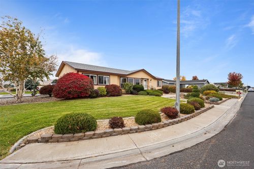 877 J St Se, Ephrata, WA, 98823-2607 | Card Image
