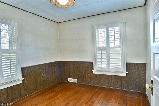 Unfurnished room with dark wood-type flooring | Image 28