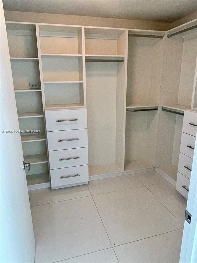 APT-2305 - 17301 Biscayne Blvd, Condo with 2 bedrooms, 3 bathrooms and null parking in Aventura FL | Image 12