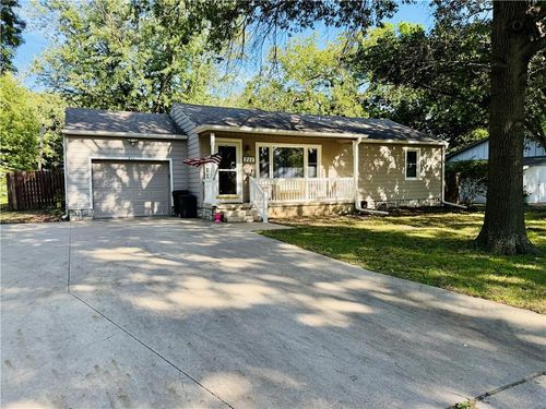 711 Conger Ave, Burlington, KS, 66839-1241 | Card Image