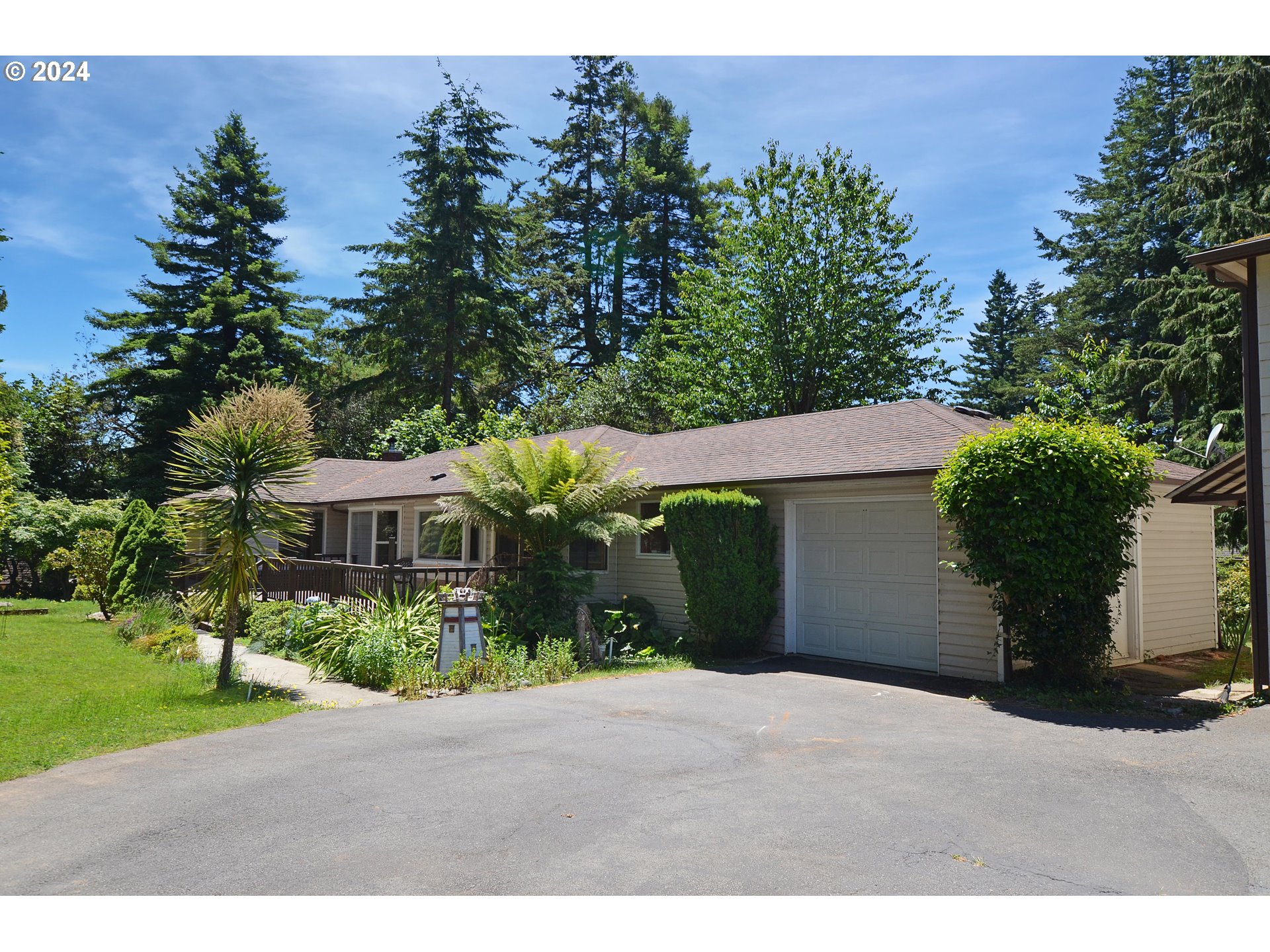 7th St, Brookings, OR 97415