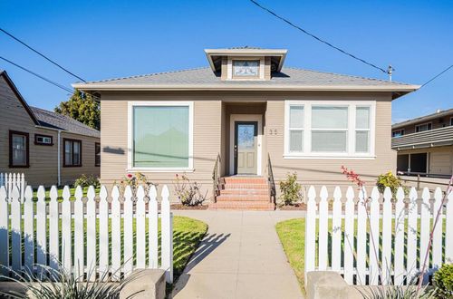 35 Maple St, Salinas, CA, 93901-3228 | Card Image
