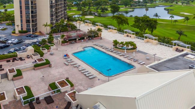 528 - 20301 W Country Club Dr, Condo with 2 bedrooms, 2 bathrooms and null parking in Aventura FL | Image 29