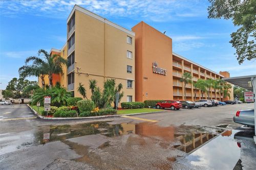 apt-101-2366 E Mall Dr, FORT MYERS, FL, 33901-9115 | Card Image